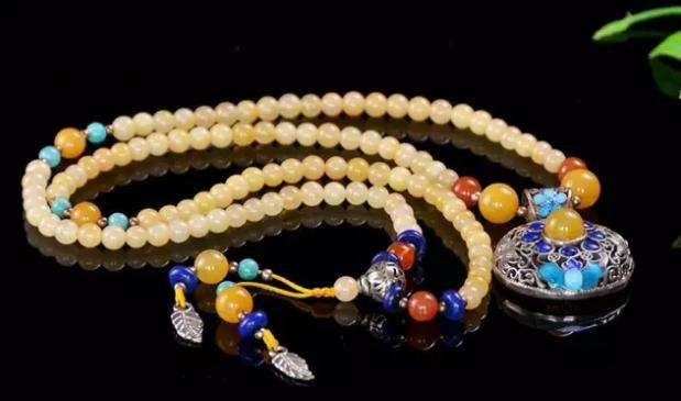 为什么玉要用水泡了再戴,新买的金丝玉手串戴之前用水泡吗？