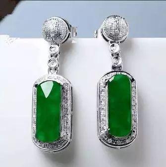 年轻人戴翡翠老气吗,佩戴翡翠是不是说明自己年纪大了？