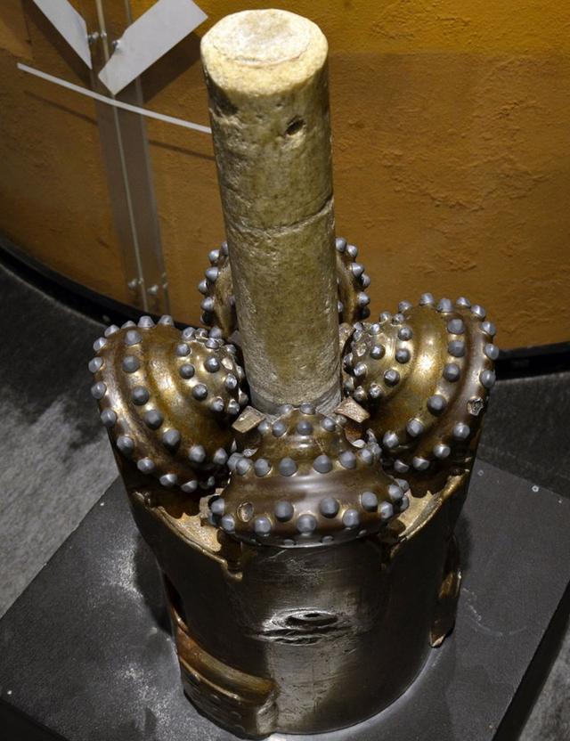 科拉深孔:钻穿莫霍面直达地幔比登月还难吗在我们有生之年，人类能否实现