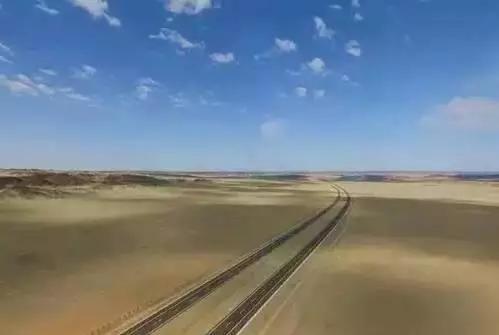 青藏高速灵异事件:为了防止拍鬼片入戏太深，林正英在拍片时都有哪些奇怪的规定？