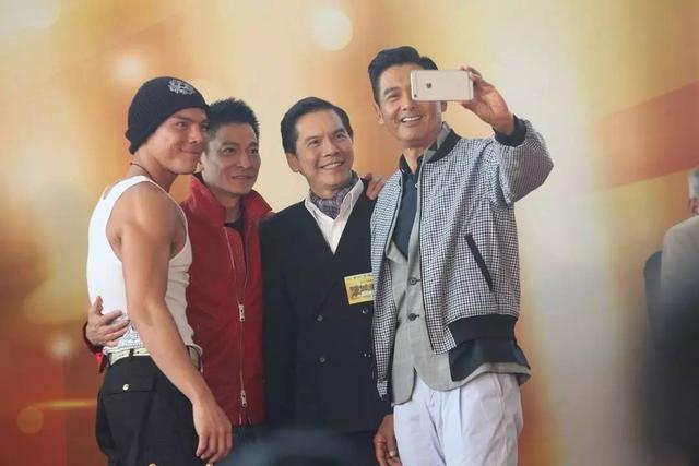 洪金宝追杀向华强:向华强跟洪金宝，两人到底谁怕谁？