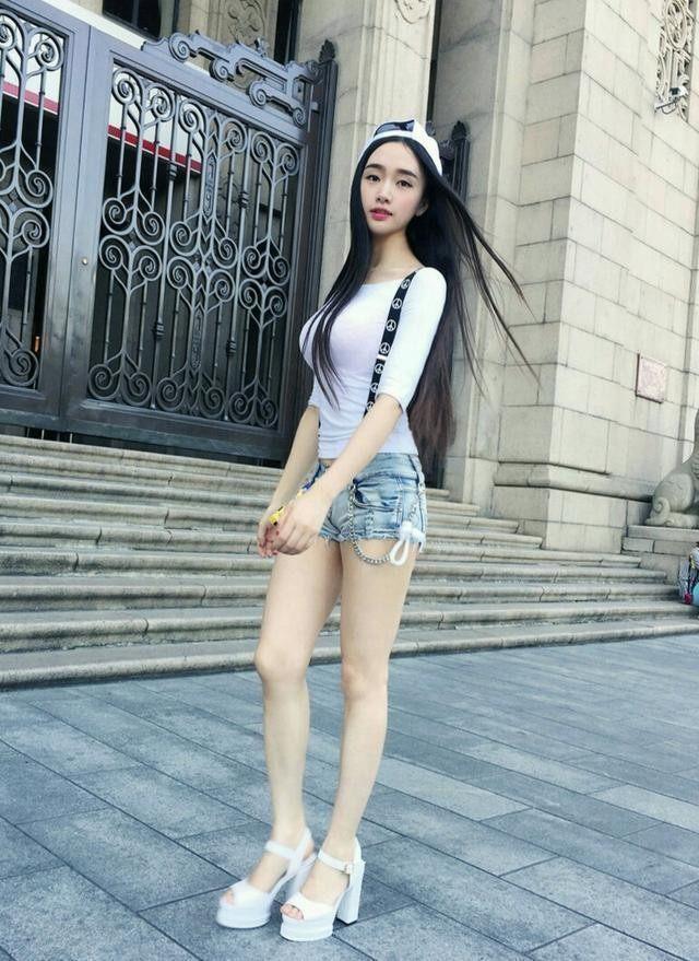 头条问答 - 漂亮女孩喜欢穿超短裙是什么心理?(2个回答)