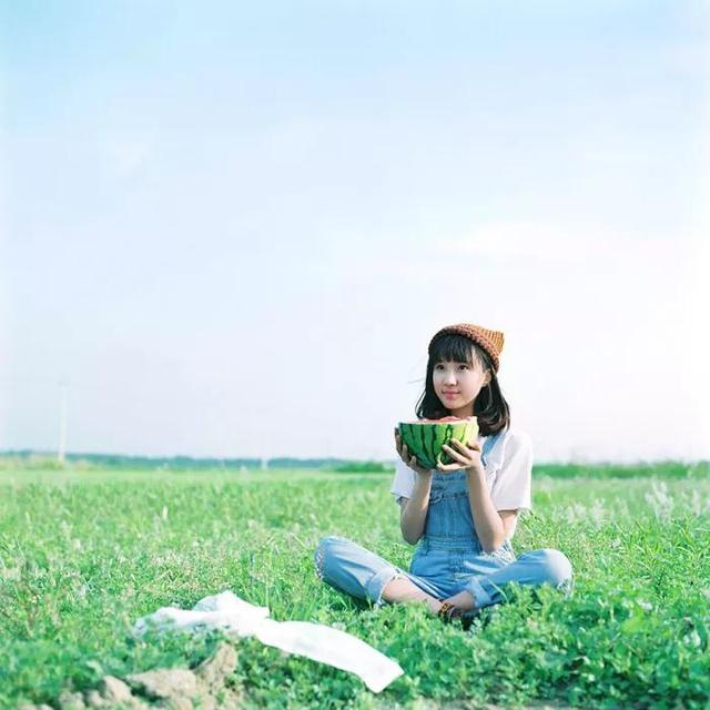 <a href=https://maguai.com/list/256-0-0.html target=_blank class=infotextkey>朋友圈</a>背景图高清:有哪些适合全面屏手机的壁纸？(适合全面屏手机的壁纸)