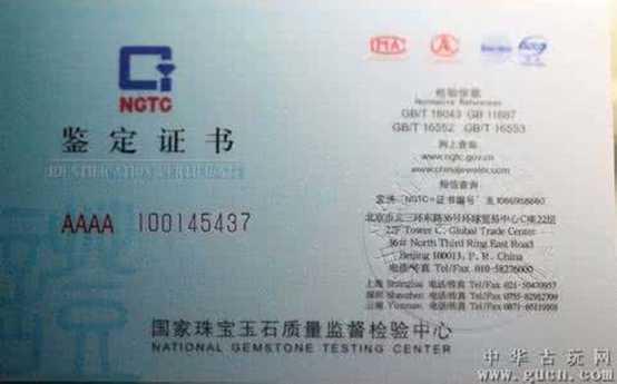 1万左右的翡翠手镯怎么挑选,这个翡翠镯子，一万值不值？