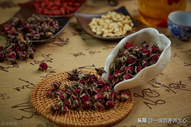 山楂片泡蜂蜜的功效与作用,山楂片和玫瑰花茶一起泡茶喝有什么好处呢？