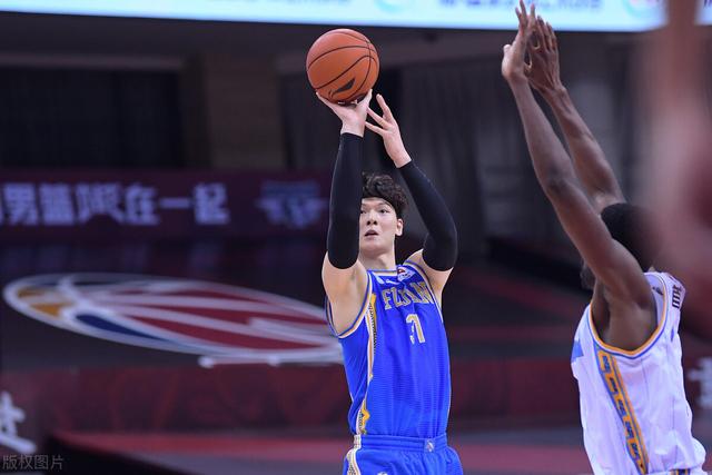 程峰扮演者:北京花1.6亿转会费引入王哲林，值得吗