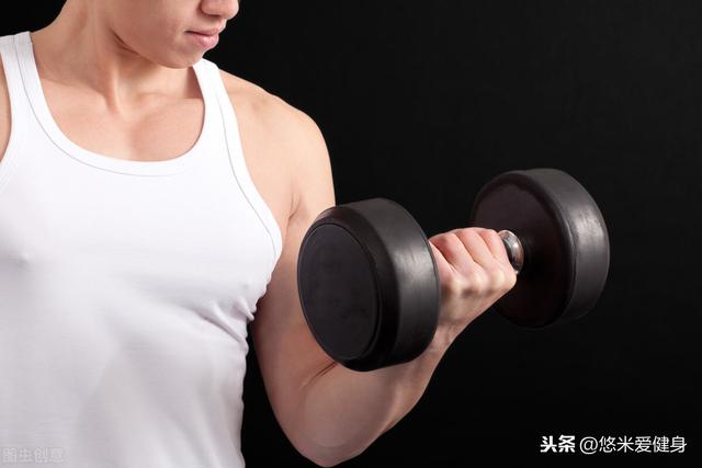 男星肌肉:据说很多肌肉男，运动很多的人短命，是否属实