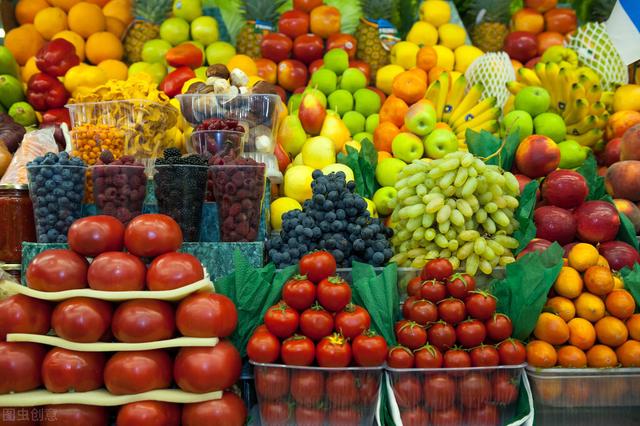 各位同学我想问问你们去超市或者水果摊是怎么挑选苹果的