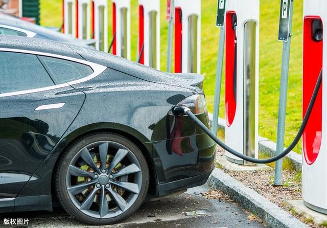 电动汽车自然，导致新能源汽车自燃的因素有哪些？