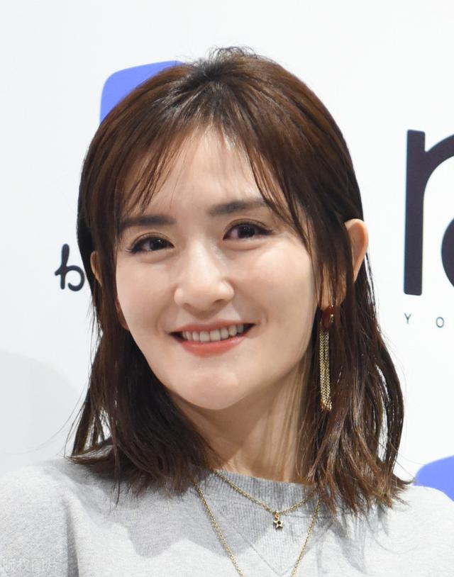张嘉倪老公是谁:如何评价谢娜在《妻子的浪漫旅行》中的表现