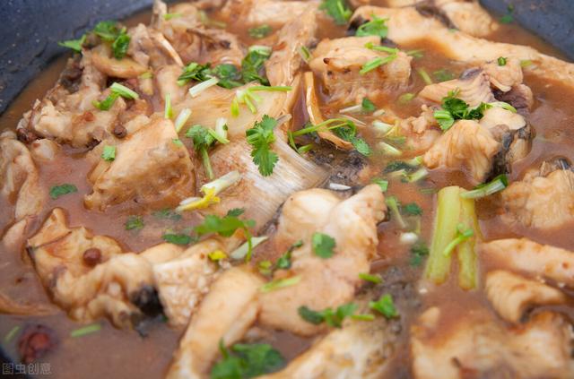 大锅炖鱼怎么做好吃，鱼怎么炖才好吃，做法是什么