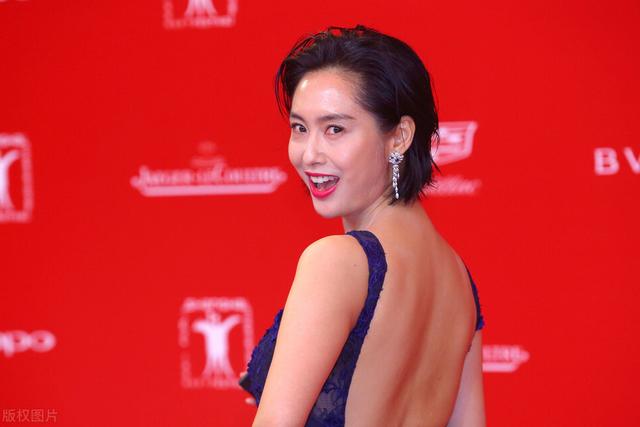 朱茵被:翁美玲和朱茵都扮演过黄蓉，你觉得哪个最美为什么