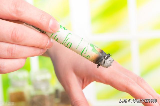 三伏天艾灸灸哪里效果最好？(艾灸足三里的功效与作用)