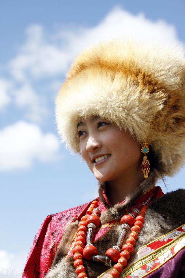 新疆为什么那么神秘，为什么感觉去西藏旅游的人比去新疆多，新疆旅游有哪些局限性呢