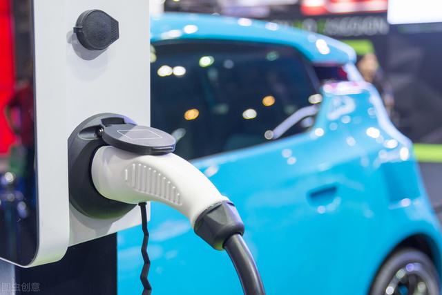 新能源汽车电池价格表，第一批“绿牌”汽车终于要换电池了，看到价格后，你还要买吗