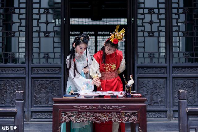 《红楼梦》中贾家的败落贾宝玉有没有责任？