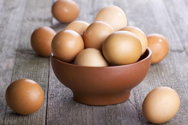 早上吃生鸡蛋壮阳，中老年男性一天吃几个鸡蛋为好