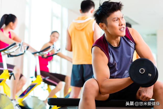 男星肌肉:据说很多肌肉男，运动很多的人短命，是否属实