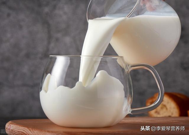 羊奶营养成分真比牛奶高吗，羊奶真的比牛奶有营养吗有什么营养价值，广告老说它好