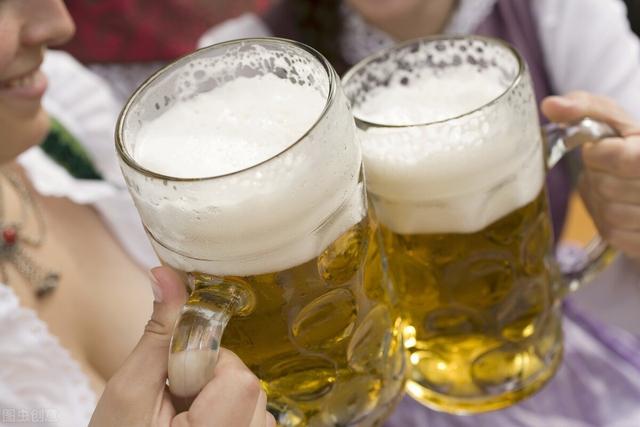 尿酸高喝红酒，啤酒的嘌呤并不高,为何尿酸高者不能喝啤酒？