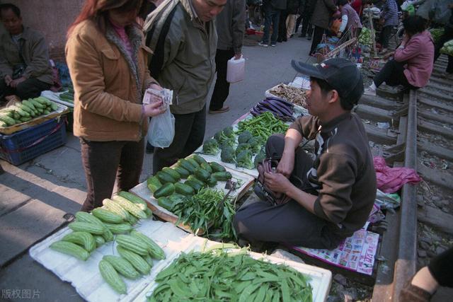 摆地摊卖什么好:本人没有工作，也没有什么手艺，想摆地摊但不知道要卖什么？