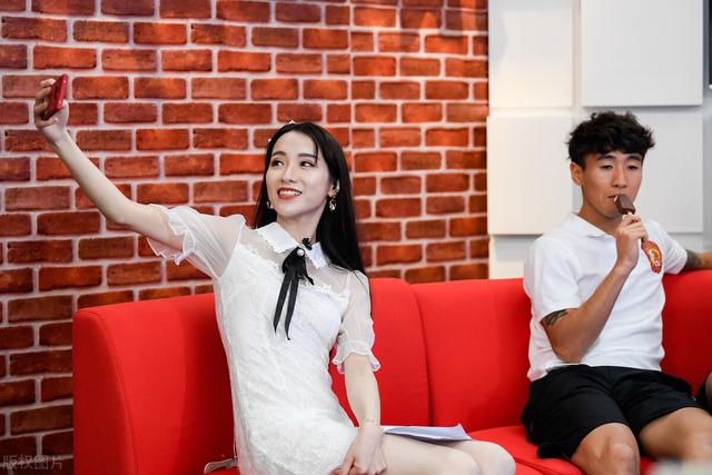 大家认为PP体育的足球主持人水平怎么样？谁最好？谁最差？