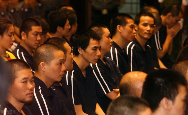 在班级里曾经的那些“黑社会”后来都怎么样了？