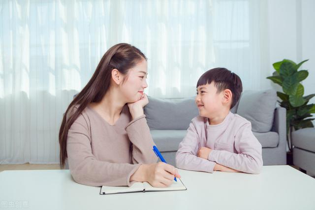 刘欣辩论:从小就接受灌输式教育，不会独立思考，长大后怎么拥有批判性思维