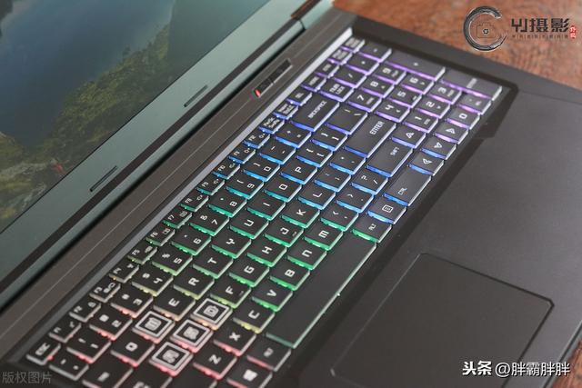可以推荐合适游戏的笔记本电脑吗？