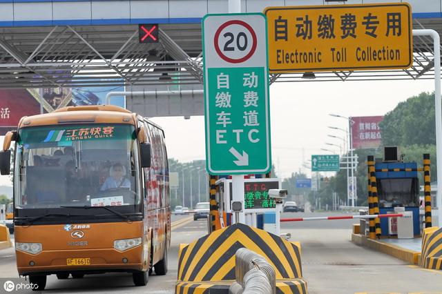 今天南京高速公路最新消息，南京首条全ETC车道高速来了，仅留一条人工车道, 你怎么看
