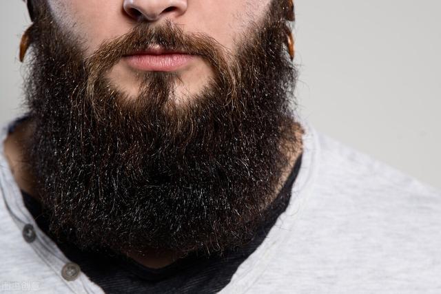 胡子长得快是啥原因导致的，男性寿命和刮胡子的频率有关胡子长得快，说明什么问题