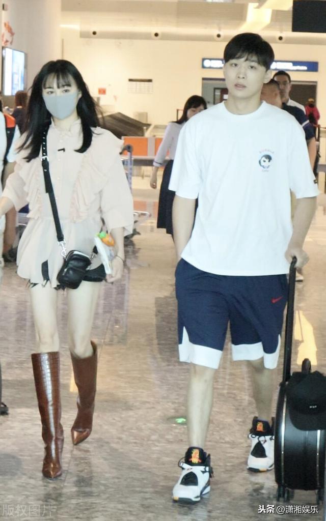 郑爽怀孕:郑爽一夜之间被扯下神坛，跟着遭殃的男星，除了黄明昊还有谁？