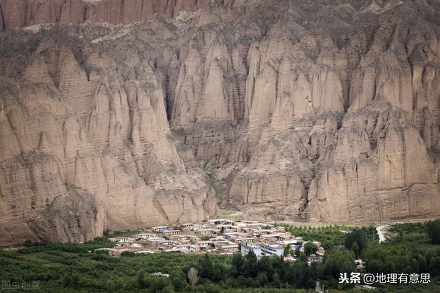 甘肃300公里灵异事件:甘肃的黄土高坡感觉土挺厚的，怎么只有黄土不长树呢？