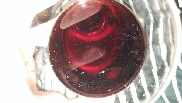 葡萄酒里有黑色的渣，葡萄酒中有沉淀物是否意味葡萄酒坏了