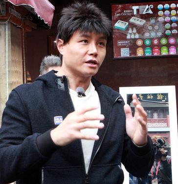 乐嘉与孟非:曾经和孟非、黄菡并称铁三角的乐嘉，现在为何不在娱乐圈出现了？