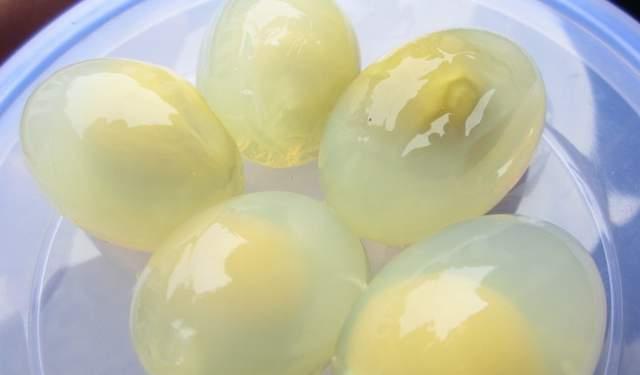 鸡蛋补肾壮阳吗，鸡蛋和鸽蛋相比，谁的营养价值高
