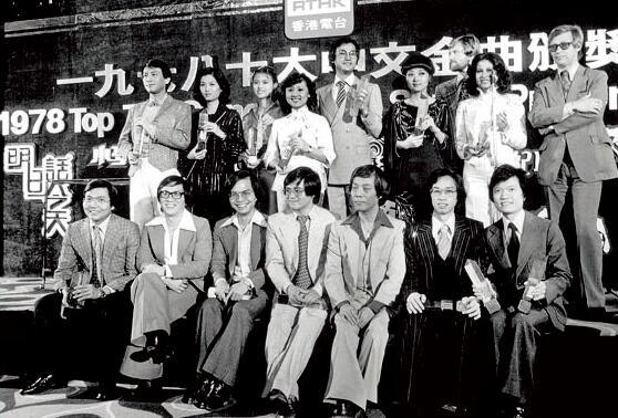 关菊英演唱会:为什么80年代男歌手火得很多，女歌手梅艳芳一枝独秀？
