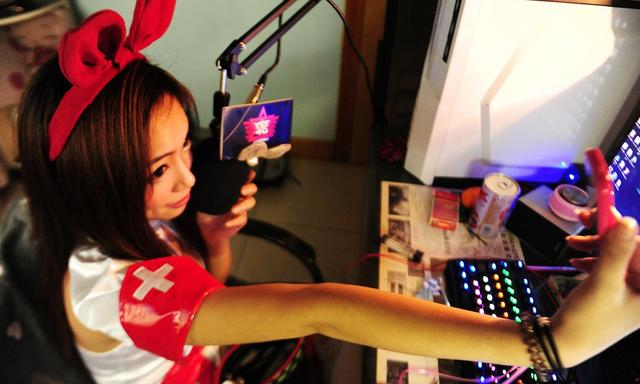 你觉得男人调教女人容易，还是女人调教男人容易