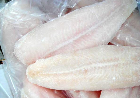 哪些鱼含有甲醛和重金属，在农村大集上买的鱼有柴油味，这是为什么有柴油味的鱼还能吃吗
