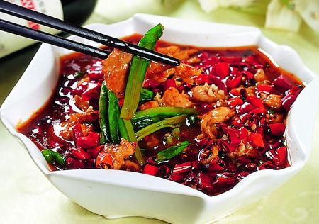 餐馆水煮活猫视频:关于养猫，自己煮鸡胸肉，内脏等喂猫会相比吃罐头猫粮差吗？ 拿炭火给猫吃视频