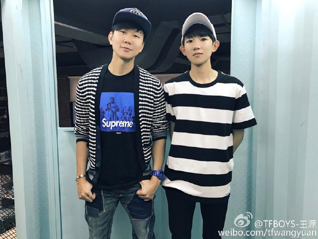 王俊凯偶遇张艺谋:有哪些明星是另一个明星的小粉丝