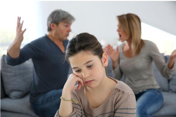 父母离婚孩子会恨妈妈吗，你觉得父母离异了应该恨他们吗？