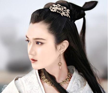 小灿反串:王源曝光女装炒鸡可爱，适合男扮女的演员有哪些