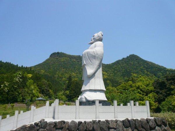 足利义满:日本历史上为何从未出现过改朝换代？