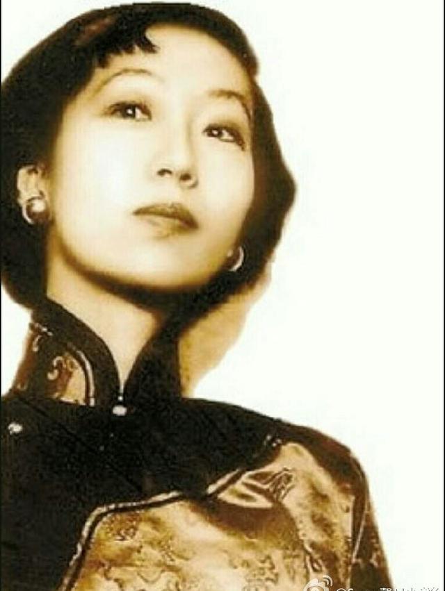 张爱玲照片:为什么有许多人喜欢张爱玲的小说，她的小说有何特点？