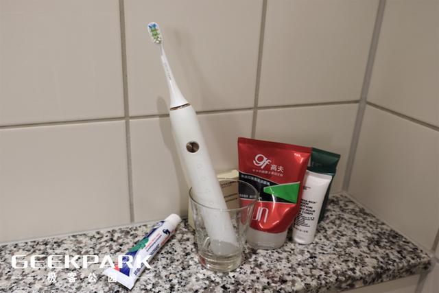 雅白电动牙刷怎么样 素简声波电动牙刷怎么样？