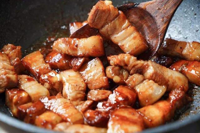猪肉这样做出锅香到流口水，红烧肉怎么做吃起来入口即化？