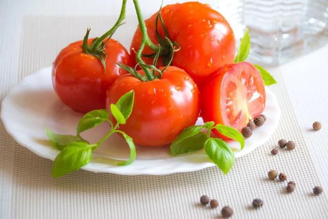 西红柿可以生吃吗,西红柿生吃可以多吃点吗？