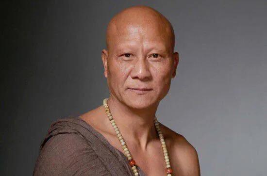 金希澈收养雪莉的猫:金希澈与momo恋爱了，你更希望爱豆对象是圈内人还是圈外人？
