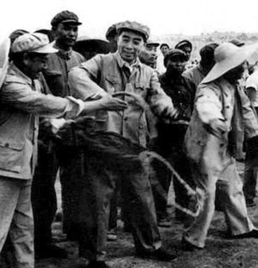 下半旗致哀来源于什么人物:历史上有哪些廉洁的官员？